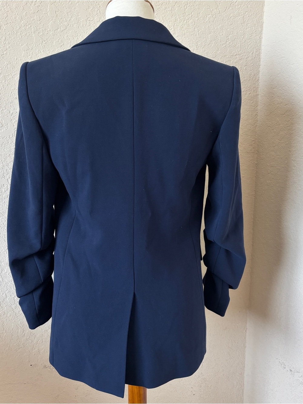 ALICE + OLIVIA ROLLED CUFF SINGLE BREASTED NAVY BLAZER SIZE 2 - Picture 4 of 6